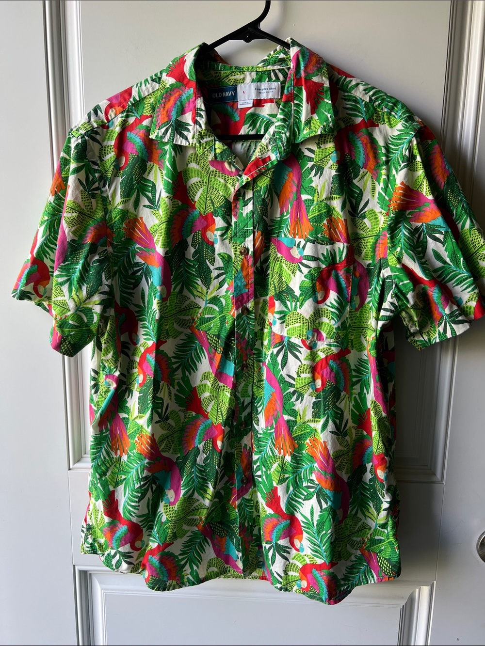 Old Navy Men's Green Tropical Parrot Print Short-Sleeve Button-Down Shirt